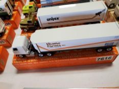 Winross Truck Tractor With Van Trailer