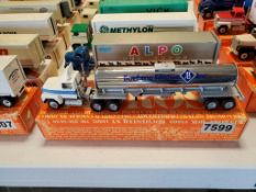 Winross Truck Tractor With Van Trailer