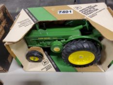 Ertl 1949 / 1954 John Deere R Tractor