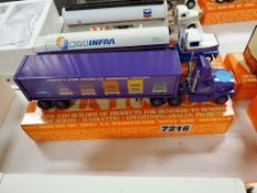 Winross Truck Tractor With Van Trailer