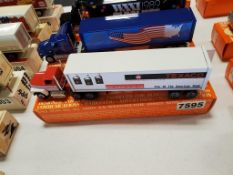 Winross Truck Tractor With Van Trailer