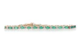 EMERALD AND DIAMOND BRACELET,