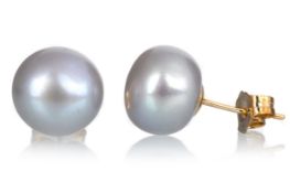 PAIR OF PEARL STUD EARRINGS,