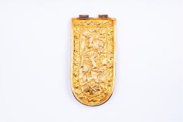 18kt yellow gold buckle/belt part with rats from Indonesia.
This buckle part is decorated with a bea