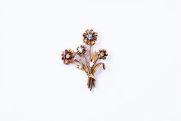 14kt Yellow gold Edwardian style brooch in the shape of a bouquet. The brooch is set with 2 old Euro