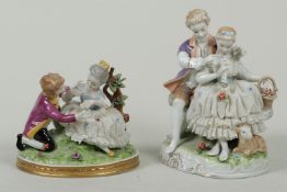 Two porcelain figures of couples. Dresden, 20th century.
13 - 17 cm.