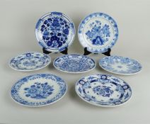 One lot of various plates with floral decoration. De Porceleyne fles, various years.
Diam. 24 cm.