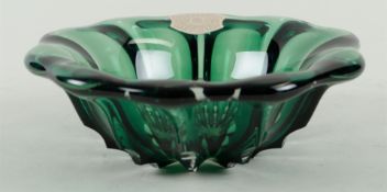 A green glass Val Saint Lambert bowl, marked on the bottom and sticker on the top.
Diam. 18 cmm