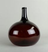 An antique brown glass wine bottle, from the Alsace region. France, 19th century.
32 x 27 cm.