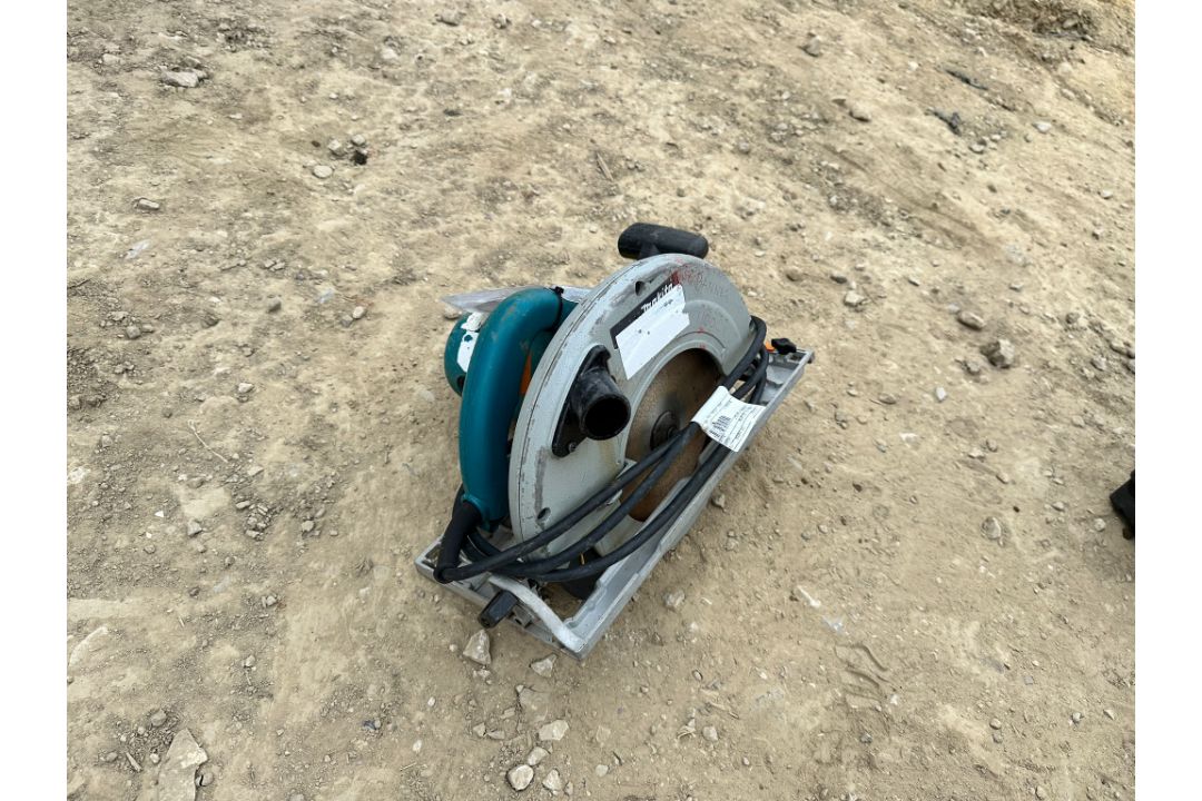 MAKITA 5903R 110V 235MM CIRCULAR SAW - NO RESERVE *PLUS VAT* - Image 4 of 7