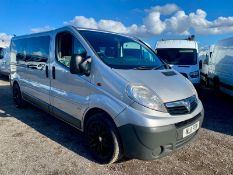 2011/11 REG VAUXHALL VIVARO 2900 COMBI CDTI 113 9 SEAT MINIBUS SILVER 2.0 DIESEL VAN *NO VAT*