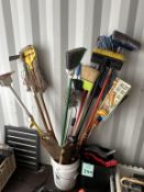 LOT CONSISTING OF CLEANING SUPPLIES