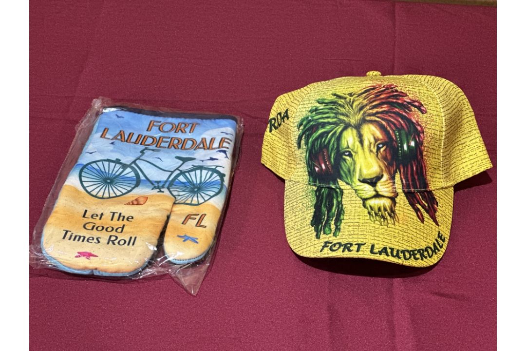 LOT CONSISTING OF ASSORTED BEACH-THEMED SOUVENIRS - Image 7 of 8
