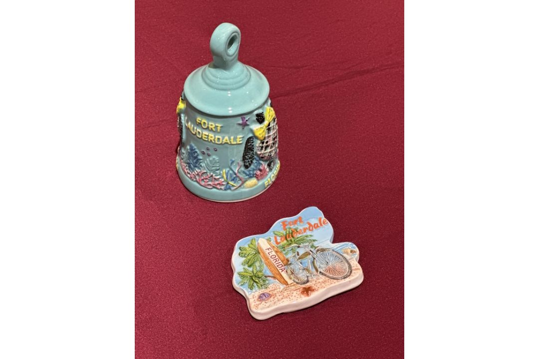 LOT CONSISTING OF ASSORTED BEACH-THEMED SOUVENIRS - Image 5 of 10