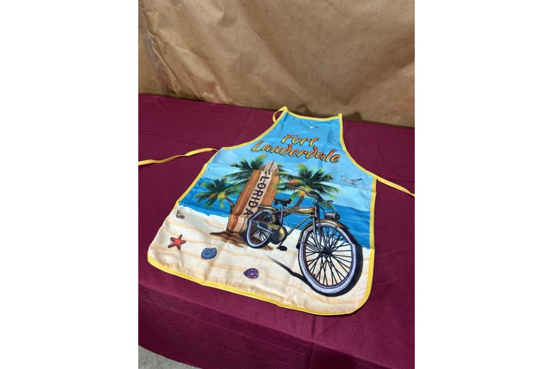LOT CONSISTING OF ASSORTED BEACH-THEMED SOUVENIRS - Image 8 of 8