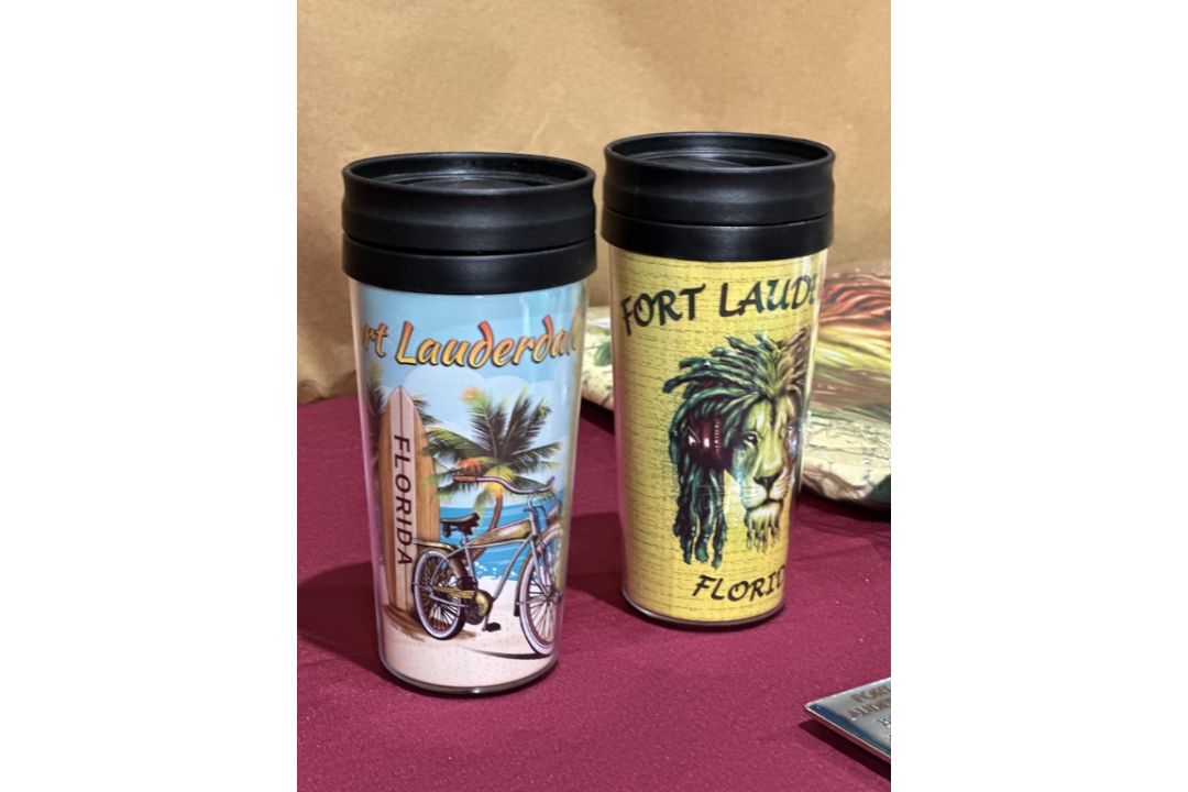 LOT CONSISTING OF ASSORTED BEACH-THEMED SOUVENIRS - Image 2 of 8