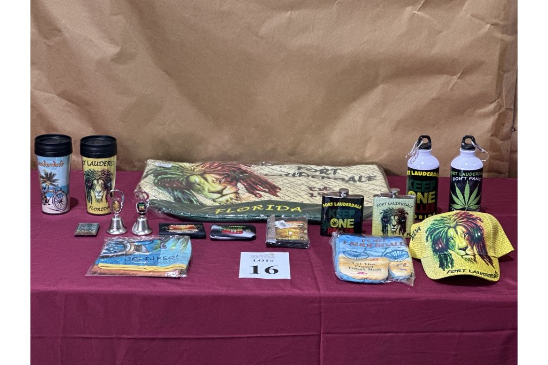 LOT CONSISTING OF ASSORTED BEACH-THEMED SOUVENIRS - Image 1 of 8