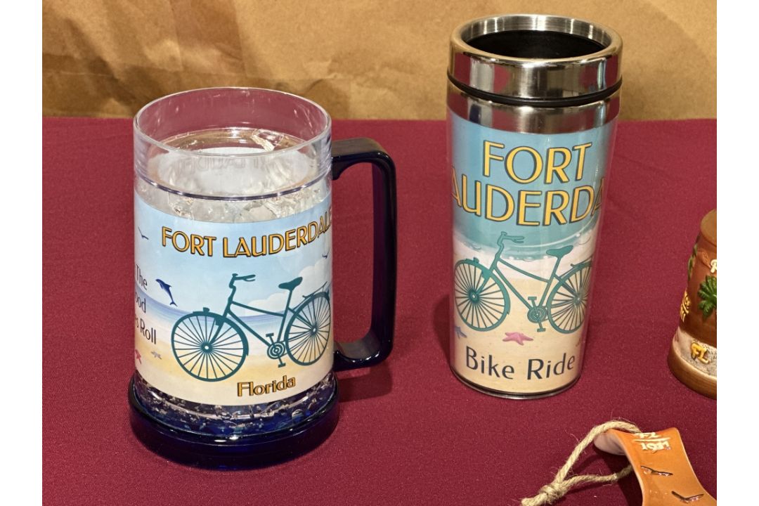 LOT CONSISTING OF ASSORTED BEACH-THEMED SOUVENIRS - Image 8 of 10