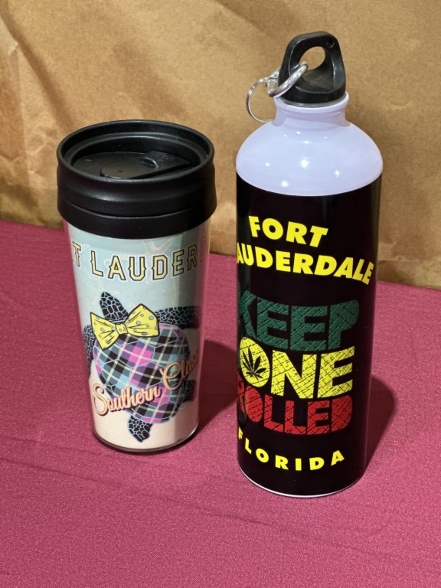 LOT CONSISTING OF ASSORTED BEACH-THEMED SOUVENIRS - Image 5 of 8