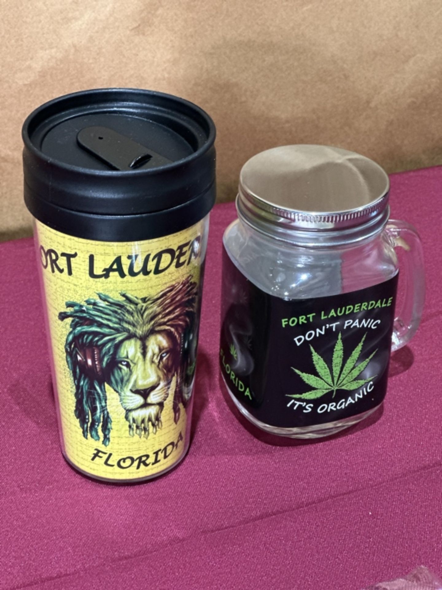 LOT CONSISTING OF ASSORTED BEACH-THEMED SOUVENIRS - Image 6 of 8