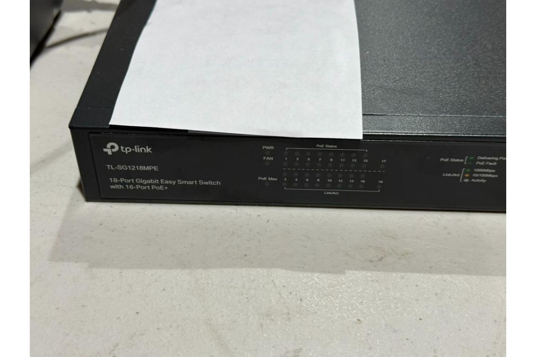 TP-LINK TL-SG1218MPE SMART SWITCH - Image 2 of 3