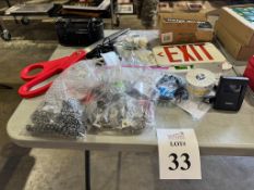 LOT CONSISTING OF ASSORTED ITEMS