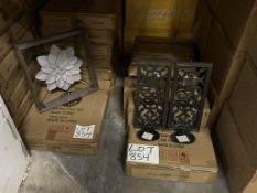 LOT CONSISTING OF NEW ASSORTED HOME DÉCOR