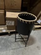 NEW STRATTON HOME DÉCOR PLANTER