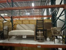 NEW LOT CONSISTING OF ASSORTED HOME DÉCOR