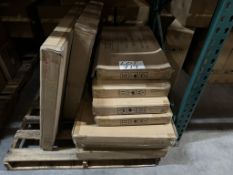 LOT CONSISTING OF NEW ASSORTED HOME DÉCOR