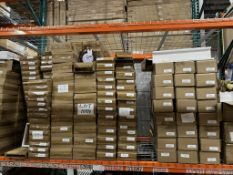 NEW LOT CONSISTING OF ASSORTED HOME DÉCOR