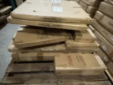 LOT CONSISTING OF NEW ASSORTED HOME DÉCOR