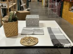 NEW DECOCRATED SEASONAL ASSORTED HOME DÉCOR BOX