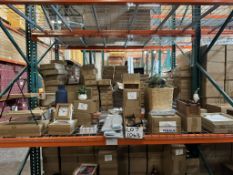 LOT CONSISTING OF NEW ASSORTED HOME DÉCOR