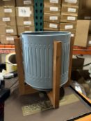 NEW STRATTON HOME DÉCOR PLANTER