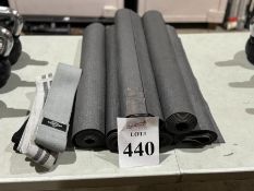 LOT CONSISTING OG YOGA MATS