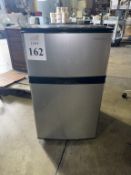 INSIGNIA COMPACT REFRIGERATOR/FREEZER
