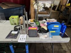 LOT CONSISTING OF ASSORTED ITEMS