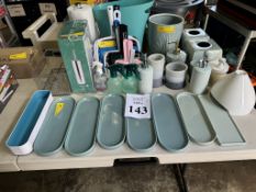 LOT CONSISTING OF BATHROOM ACCESSORIES