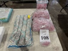 LOT CONSISTING OF LIP SHAPED COLD/HOT BAGS