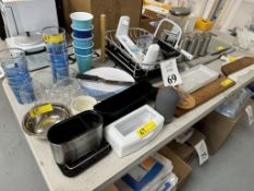 LOT CONSISTING OF KITCHEN ITEMS