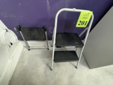LOT CONSISTING OF ASSORTED STEP STOOLS