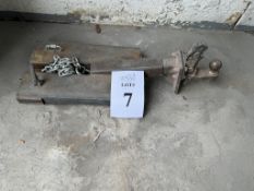 FORKLIFT TOW HITCH ATTACHMENT WITH CHAIN