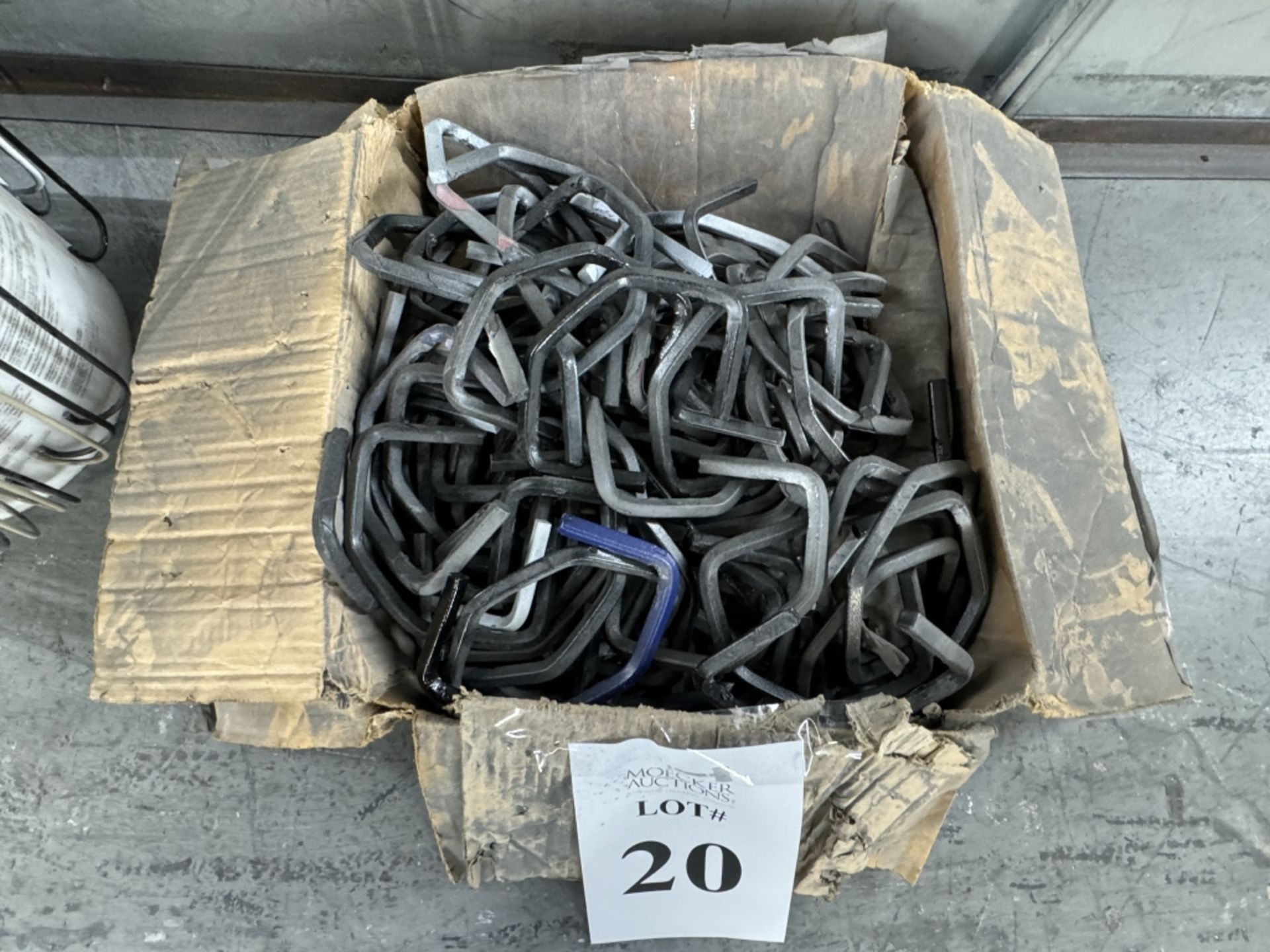 LOT CONSISTING OF PARTS HANGERS - Image 2 of 3