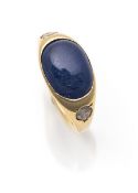 A gold and saphire ring
