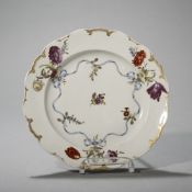 A LUDWIGSBURG BOW PATTERN PLATE