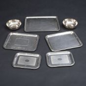 A GROUP OF 5 TRAYS AND 2 BOWLS