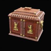 A JEWELLERY CASE WITH CHINOISERIE PATTERN