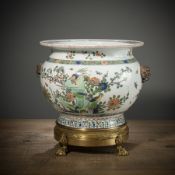 Jardinière with 'Famille verte' decoration and gilded mounting on the stand