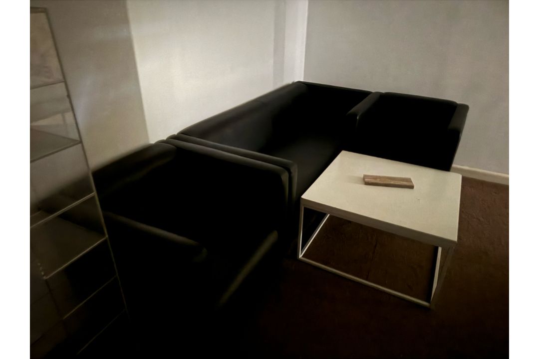 Contents of Beauty Room Waiting area - Image 2 of 3